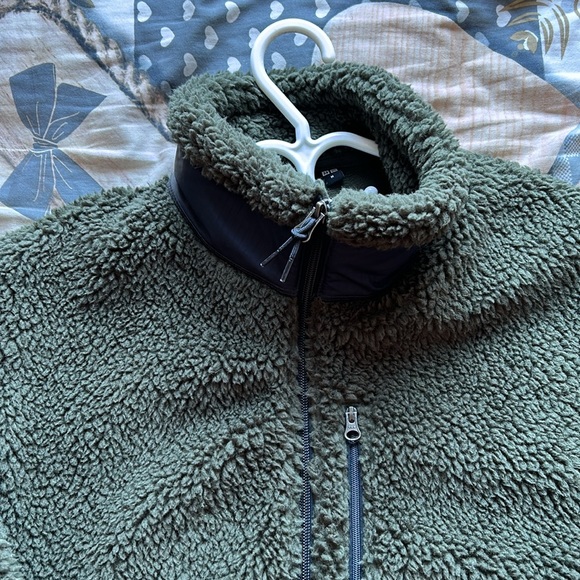 uniqlo forest green fleece - Picture 2 of 3